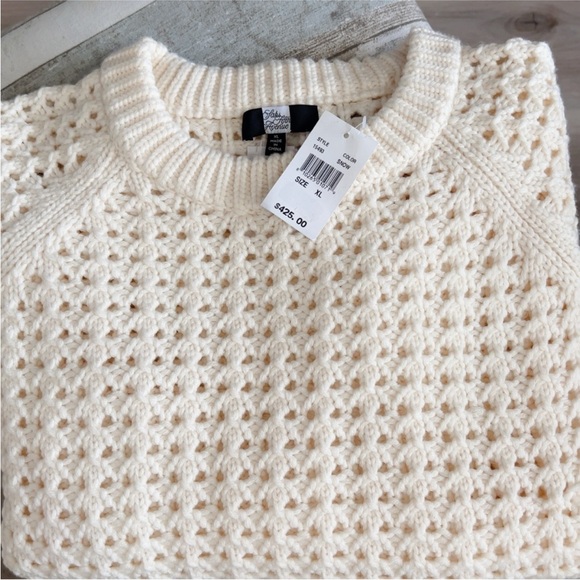 ✨NWT✨ SAKS FIFTH AVE OPEN KNIT SOFT SWEATER - Picture 1 of 4